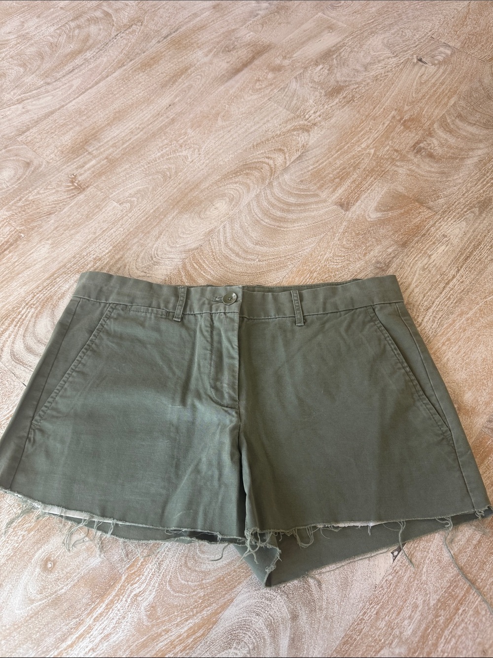 GAP Boyfriend roll up khaki cutoffs